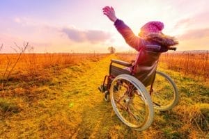 Mit Außenliften können Rollstuhlfahrer die Eingangstüren erreichen