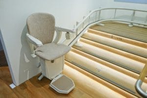 Ein brandneuer und hochwertiger Sitzlift in edlem Look