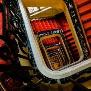 Bei gemeinschaftlich genutzten Treppen muss eine Restlaufbreite vorhanden sein