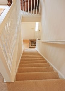 Zunächst prüfen, ob die Machbarkeit an der Treppe gegeben ist